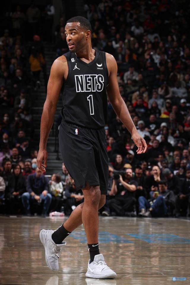 外貌出众的 外貌出众的